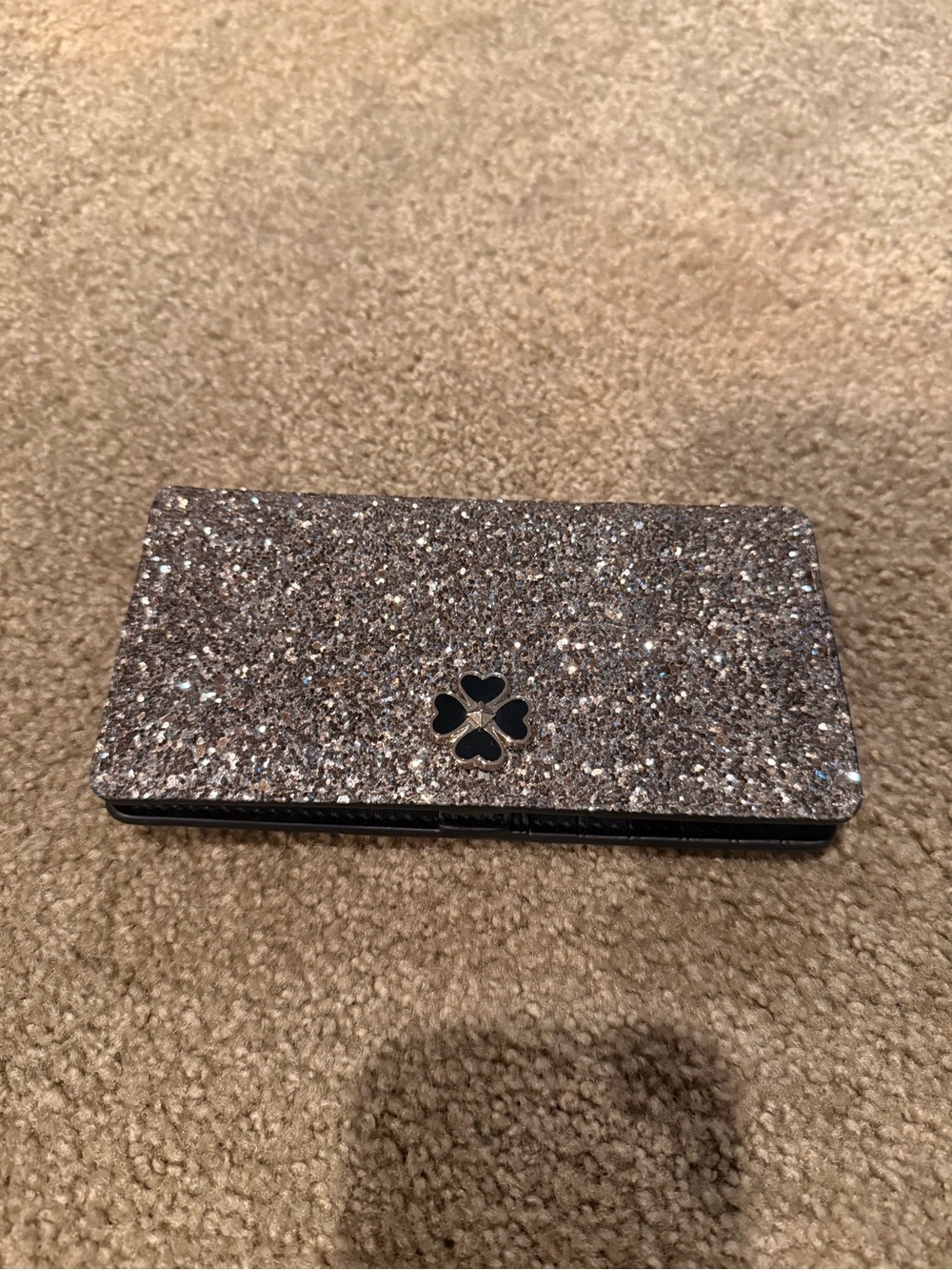 kate spade Glitter Phone Case with Clover Cutout - Brown